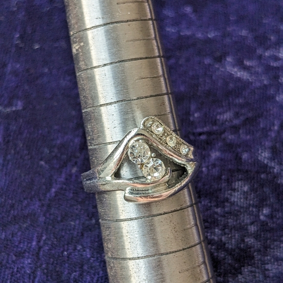 Size 9 Silver Color Ring With Rhinestones - Picture 5 of 5